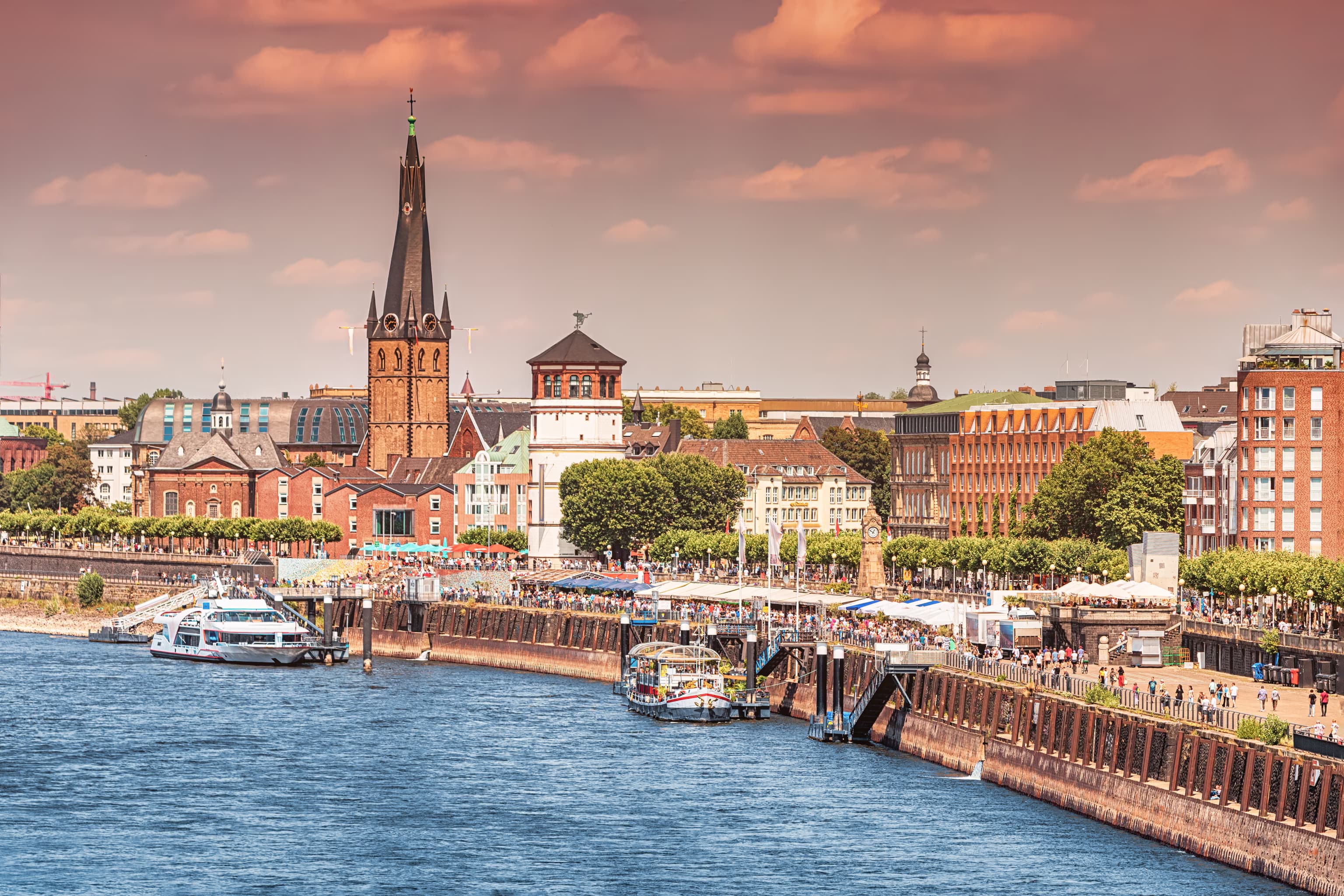 High-Class Escort Düsseldorf – Fashion, Art and Nightlife on the Rhine
